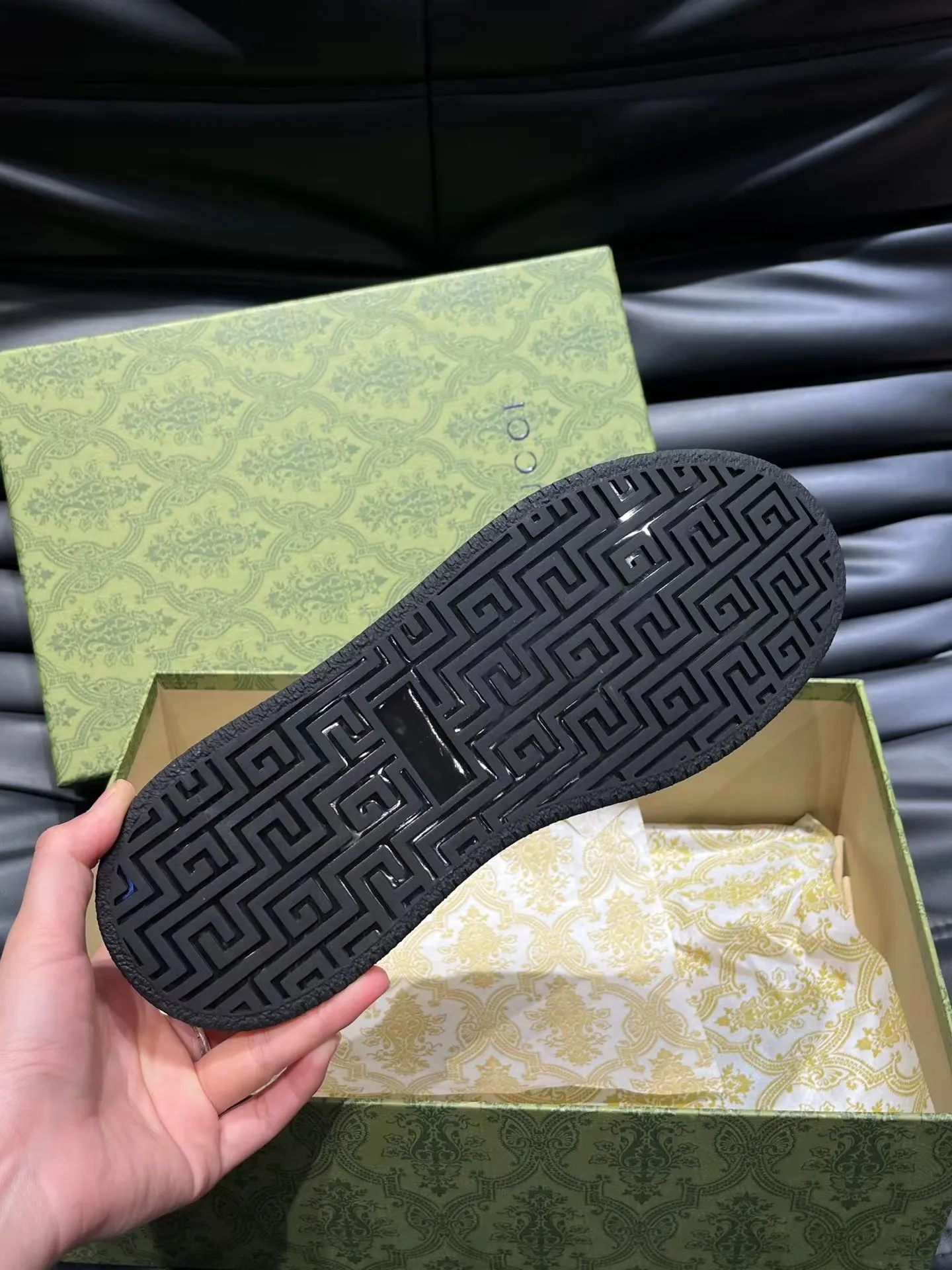 Men's Men's Shoes Men's Men's 💰460 new men's shoes GUCCI [Lightning] latest shoes shipped. Original quality, fashionable, special materials, sheepskin lining, new packaging. The foot feels super comfortable and the workmanship is impeccable. Size: 38-45, dark blue